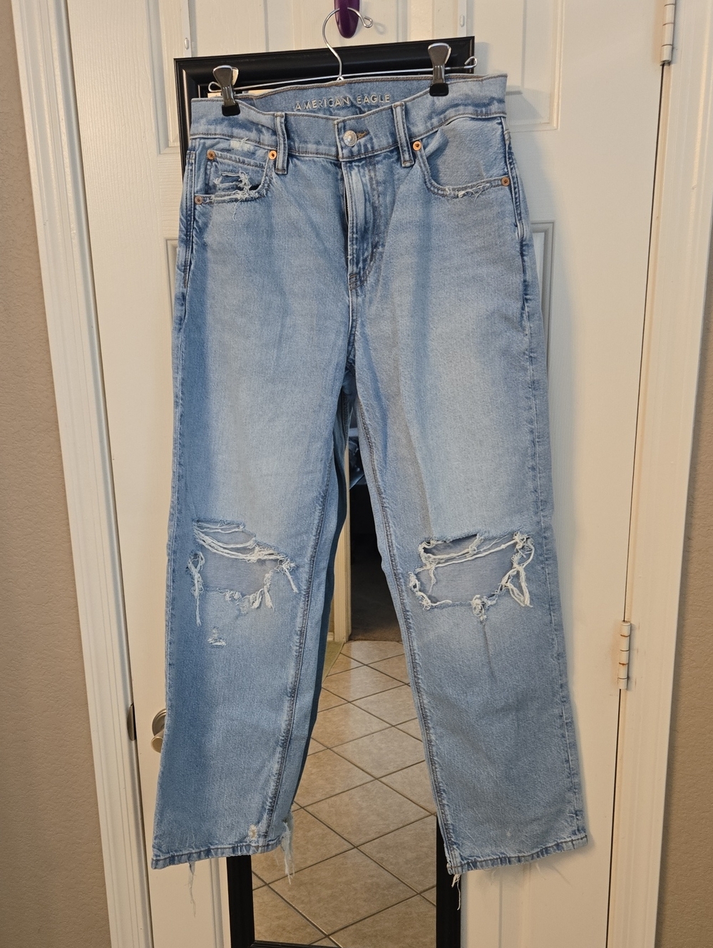 American Eagle Outfitters Light Wash Distressed Ex-Boyfriend Jeans Sz 4R